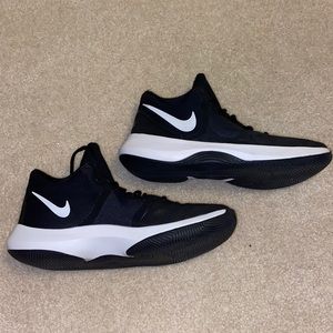 Basketball shoes